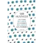  Une femme regarde les hommes regarder les femmes 