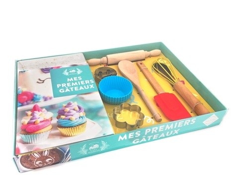  Mes premiers gâteaux - Avec 1 fouet, 1 cuillère en bois, 1 maryse, 1 rouleau, 6 moules à muffins, 2 emporte-pièces, 6 pochoirs et 1 livret de recettes 
