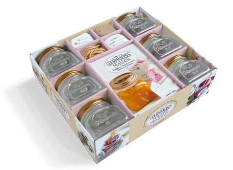  Coffret Gourmandises maison - Confitures, biscuits & autres douceurs à savourer. Contient : 6 bocaux en verre, de la ficelle, 18 étiquettes, 18 stickers, 1 livre  