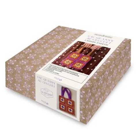  Coffret sac granny au crochet - Avec 1 guide pas à pas pour crocheter des carrés colorés et les assembler ; 5 pelotes de laine ; 1 crochet ; 1 aiguille à laine  