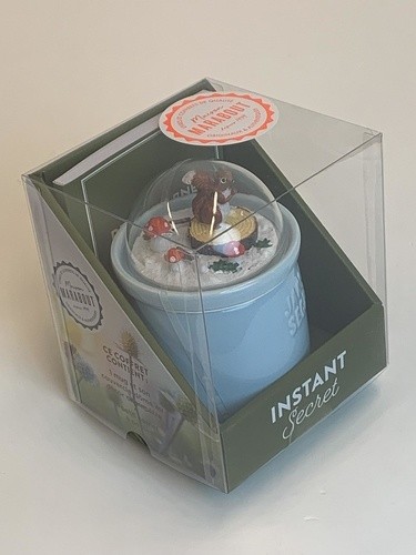  Mug instant secret - Ce coffret contient : 1 mug et son couvercle-dôme au décor champêtre et 1 petit carnet à penser 