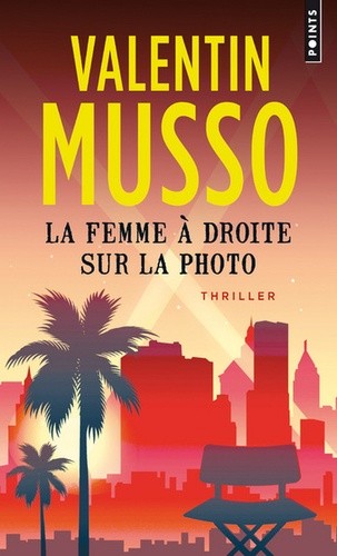  La femme à droite sur la photo  