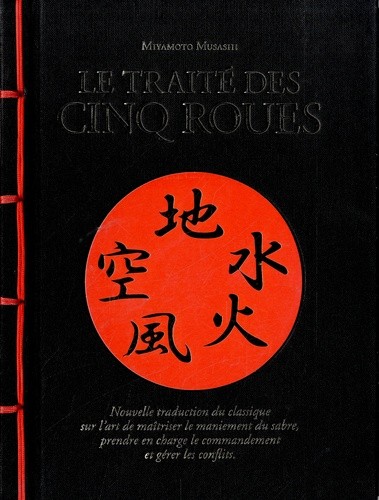  Le traité des cinq roues - Nouvelle traduction du classique sur l’art de maîtriser le maniement du sabre, prendre en charge le commandement et gérer les conflits  